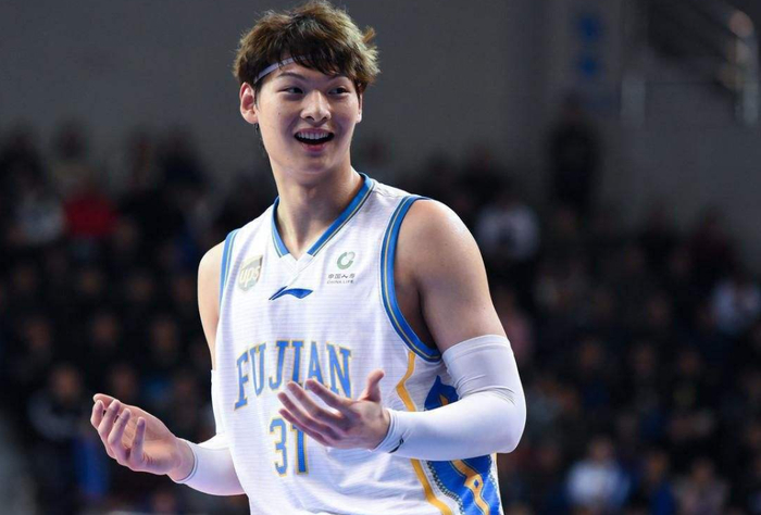 深圳男篮迎欧联关键赛；集结日刷新队史纪录；更衣室稳定；资深球员宣示担当的简单介绍