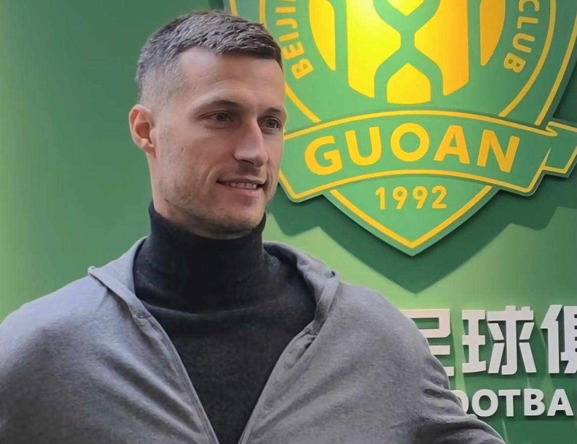 包含法甲赛程吃紧，北京国安集结日外线爆发，更衣室稳定，年轻球员得到机会的词条